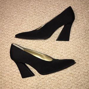 Super cute vintage Yves Saint Laurent heels size 8